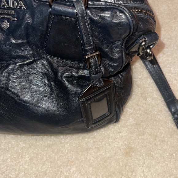 AUTHENTIC PRADA Tote with adjustable crossbody strap. - Picture 4 of 15